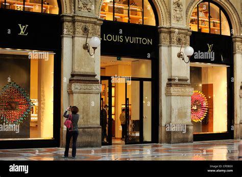 boutique louis vuitton milano|Louis Vuitton milan Italy locations.